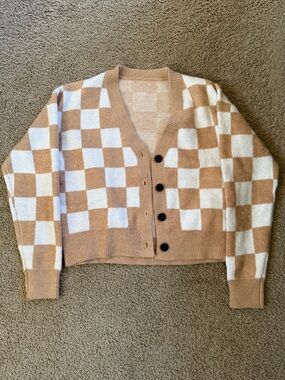 Cupshe Cream and Tan Checkerboard V-Neck Cropped Cardigan